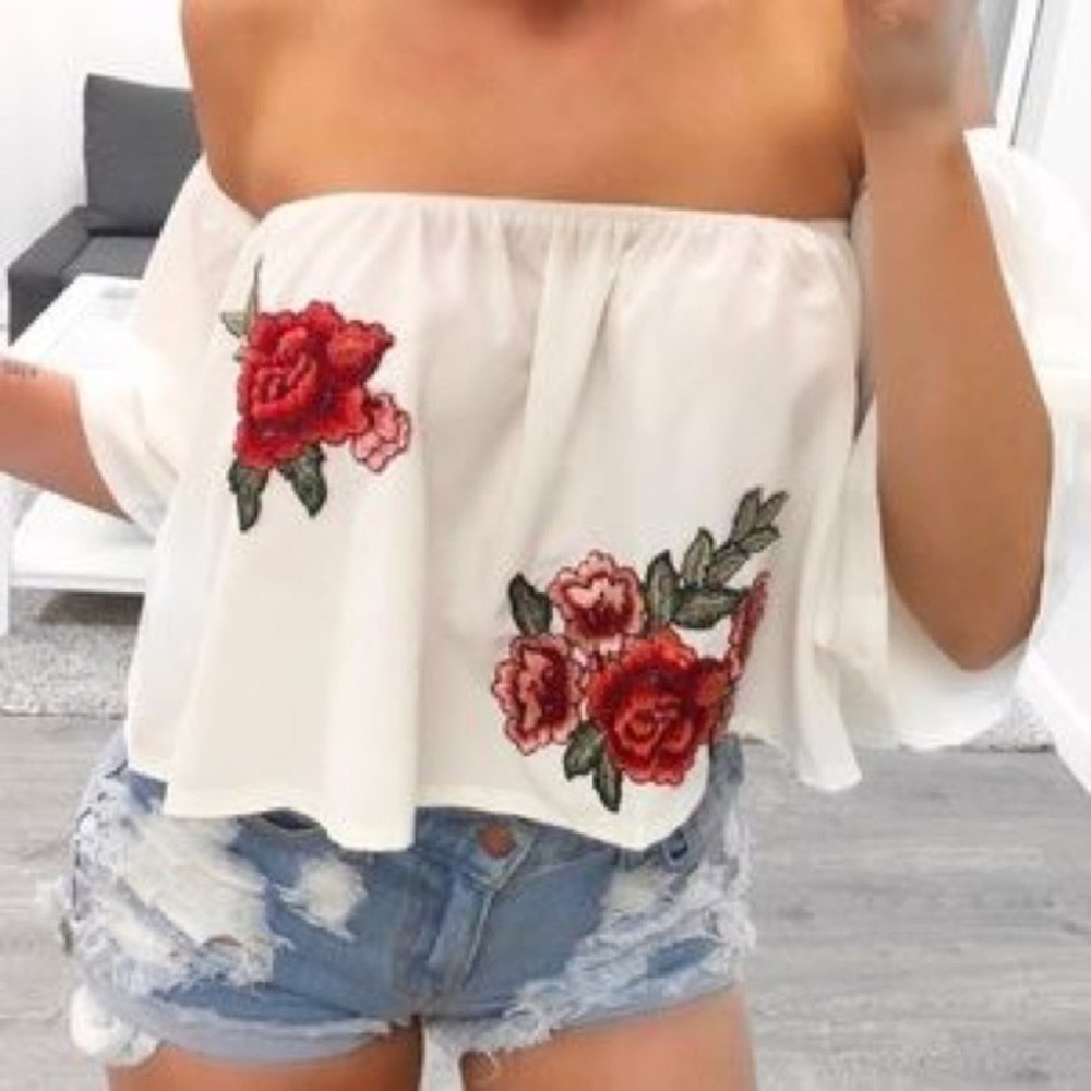 Off the shoulder floral crop top Laura’s Boutique